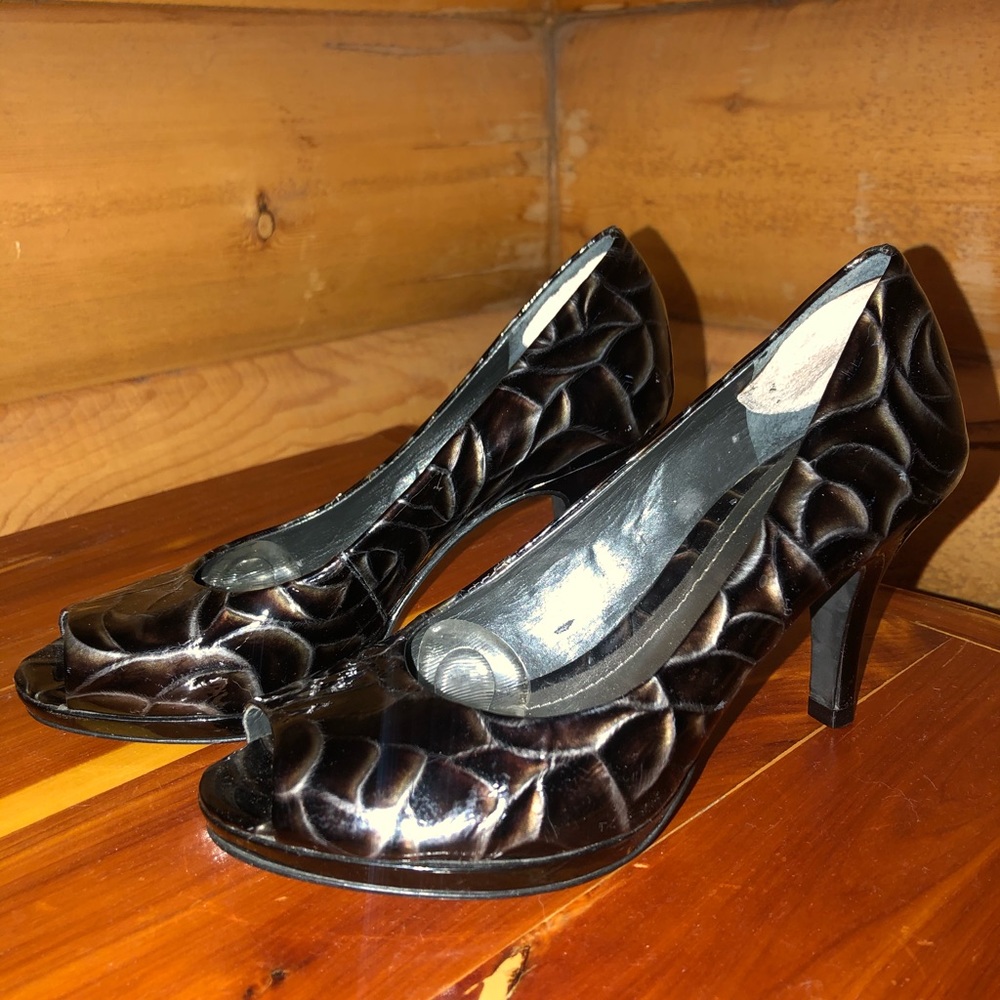 Alex Marie snakeskin heels. Size 6.